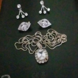 Fashion jewelry earrings/pendant.